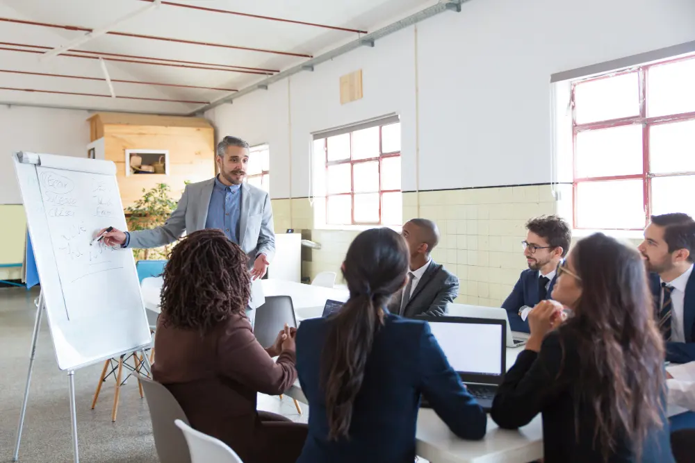 Importância de treinar a equipe para atendimento nos canais físicos e digitais